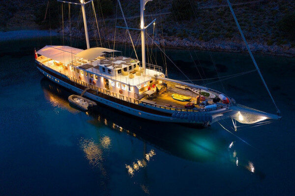 Fethiye-Türkiye mavi yolculuğuna çıkmak için 44 metre uzunluğunda bir gırtlağa çıkın