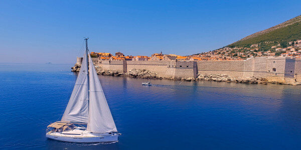 Hırvatistan'ın Dubrovnik kentinde 3 Gün atlanan Charter Taşı