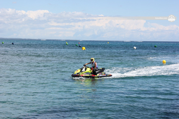 Whate watching, Scuba Diing Jetski on Rent in Scarborough Australia