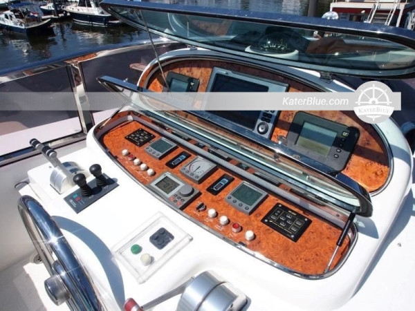 Luxury boat charter on Horizon Elegance in Jersey