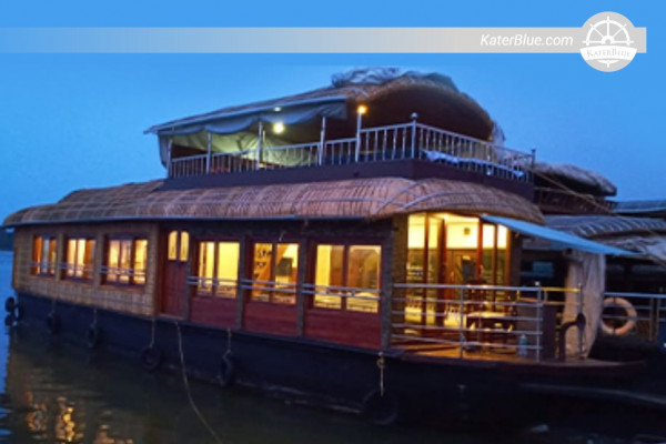 Live-aboard Houseboat charter for 6 in Kerela, India