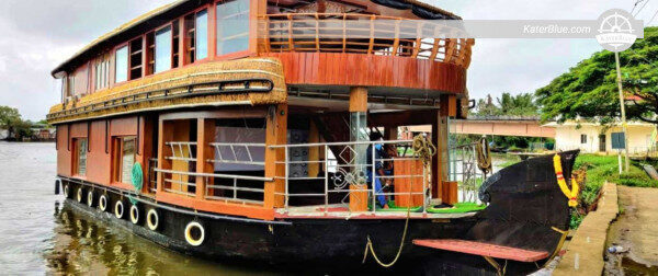 Local handmade houseboat Charter for 2 guests in Kerela, India