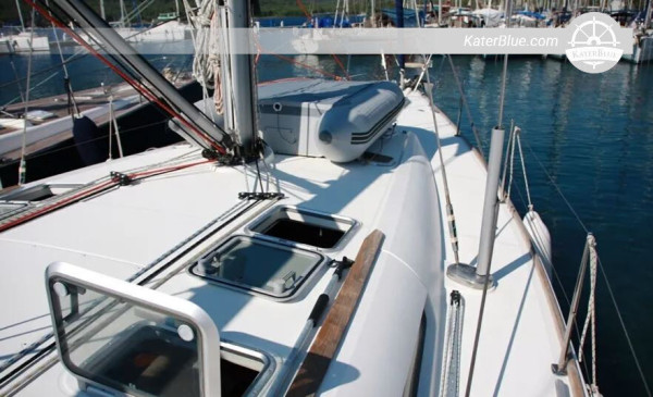 Sailing yacht trip for 2 weeks to Santorini islands with sail training and bareboat skipper license