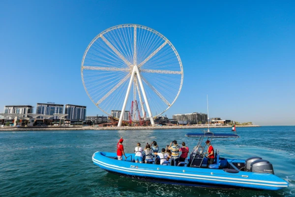 Rondvaart per uur met een RIB-sportboot in Dubai Marina, Dubai, VAE
