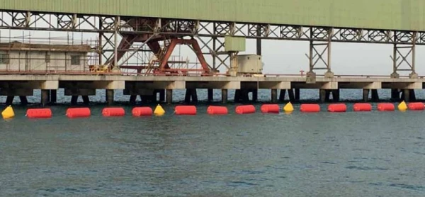 Barrière flottante, flotteurs de tuyaux, fournitures et installation de marqueurs de voie pour la sécurité des voies, événements aquatiques