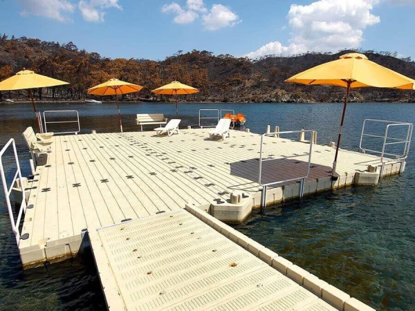 Fournitures et installation de quais flottants pour marinas, ports, hôtels