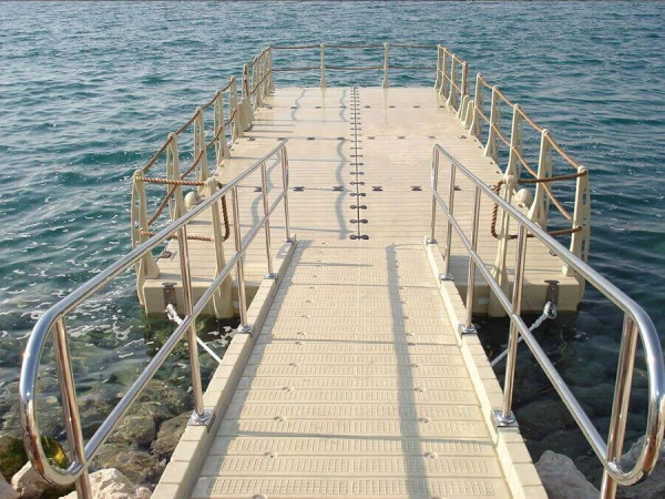 Fournitures et installation de quais flottants pour marinas, ports, hôtels