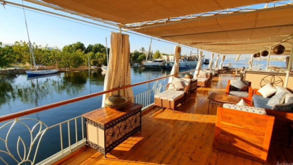 Smuk husbådstur i Luxor City, Egypten