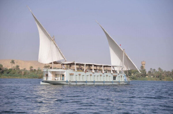Beautiful houseboat day tour in Luxor City, Egypt 