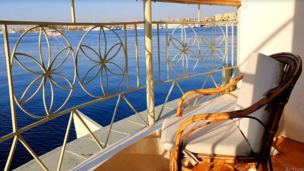 Smuk husbådstur i Luxor City, Egypten