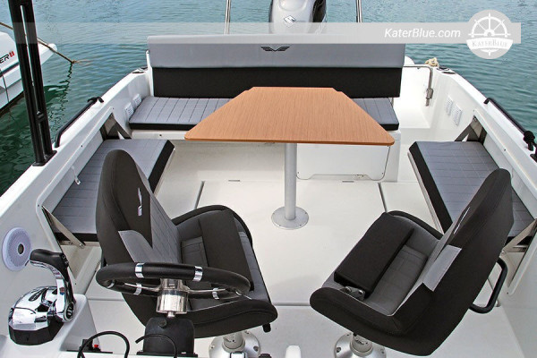 Cruising Experience with a stylish Motor Boat in Barcelona, Spain