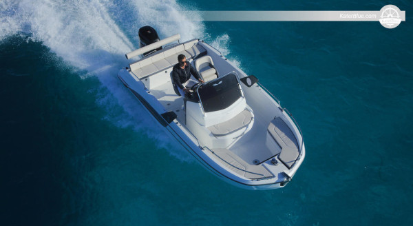 Cruising Experience with elegantly designed Motor Boat in Barcelona, Spain