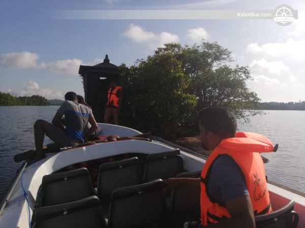 Magnificent Boat Safari Charter, Maadu River in Balapitiya Sri lanka