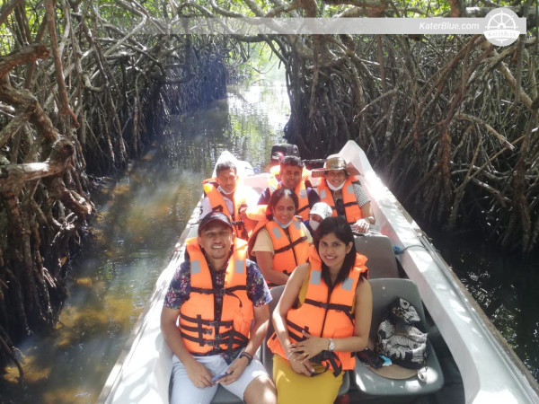 Magnificent Boat Safari Charter, Maadu River in Balapitiya Sri lanka