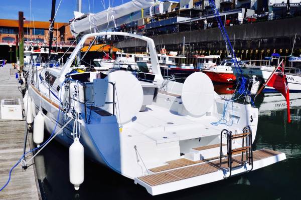 Modern Performance yacht Beneteau Oceanis 41 Express-Experience in Barcelona, Spain