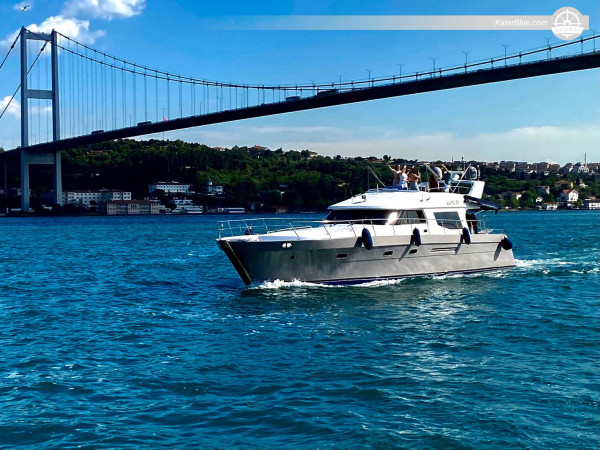Experience the unique tranquility of the Bosphorus on Motor Yacht sail in İstanbul Haliç Turkey