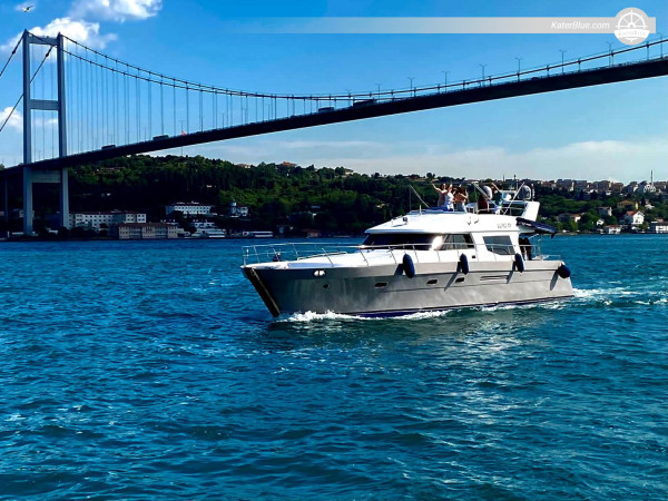 Croisière de 2 heures en yacht à moteur sur le Bosphore à Istanbul, en Turquie