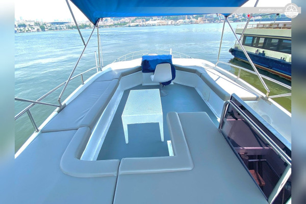 Experience the unique tranquility of the Bosphorus on Motor Yacht sail in İstanbul Haliç Turkey