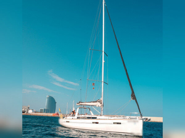 Private Half Day Beneteau Express-Experience in Barcelona, Spain
