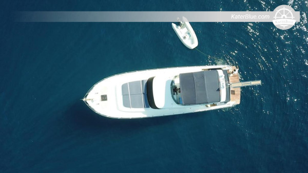 Exciting memorable custom-made motor yacht sail in Istanbul Haliç Turkey
