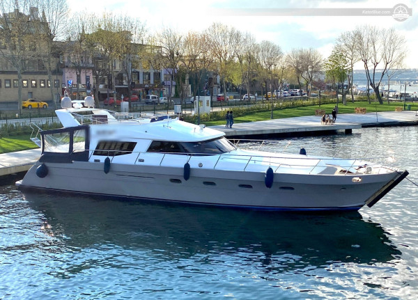 Croisière de 2 heures en yacht à moteur sur le Bosphore à Istanbul, en Turquie