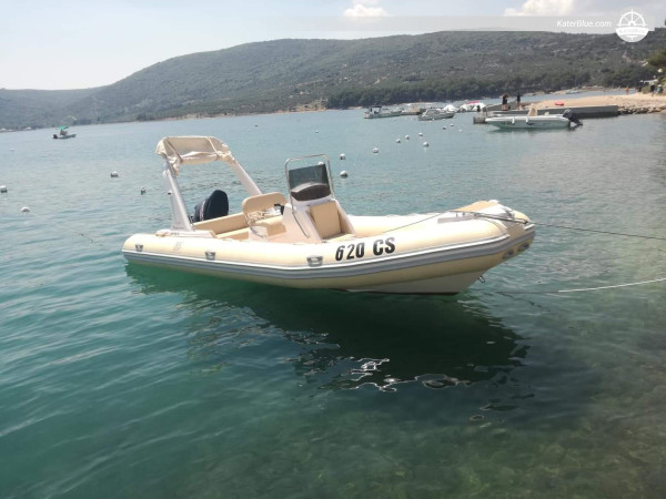 Viaja por Cres con nuestro barco inteligente en Croacia