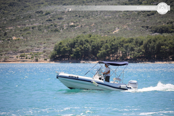 Barco de primera clase para alquilar en Cres, Croacia