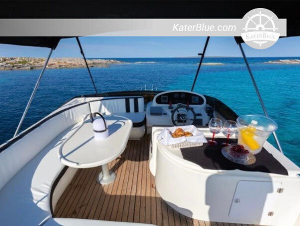 Excellent 8 Hours sailing Tour with a Stunning Motor Yacht in Málaga, Spain