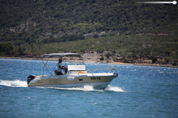 Lancha rápida de alquiler en Cres, Croacia