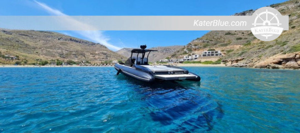 Vivencie um paraíso particular rodeado pelo mar infinito com um aluguel de iate a motor em Atenas, Grécia.