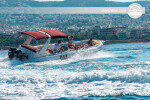 Alegre Paseo en Velero con un Veloz Barco a Motor en Glifada, Grecia