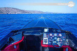 Alegre paseo en velero con un magnífico barco a motor en Glifada, Grecia