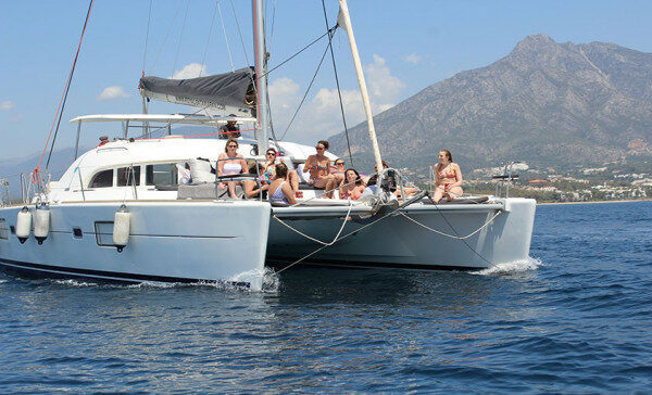 Amazing 4 Hours sailing Tour with a Stunning Catamaran in Málaga, Spain