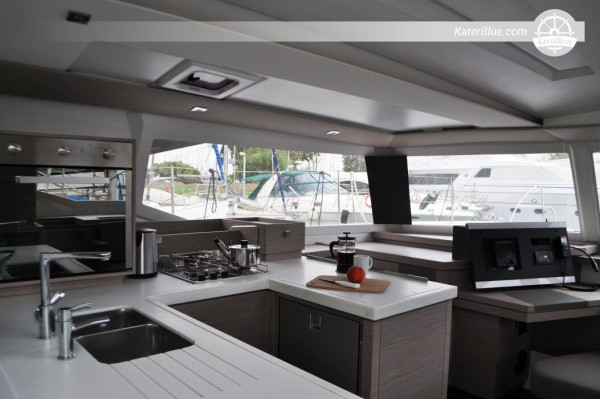Fountaine Pajot Astrea 42