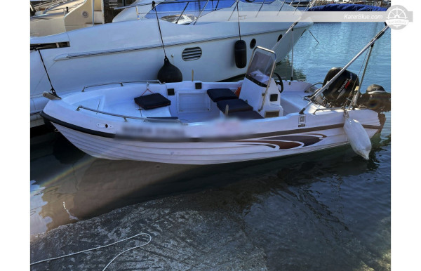 Speedboat Ideal for A Group of Friends Willing to Cruising Experience in Vlichada, Greece