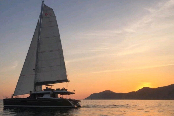New Luxury Catamaran Fountaine Pajot for 18 People Capacity-Experience in Setúbal, Portugal

