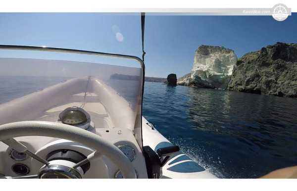 A Spacious and Comfortable Speedboat for Cruising Experience in Vlichada, Greece