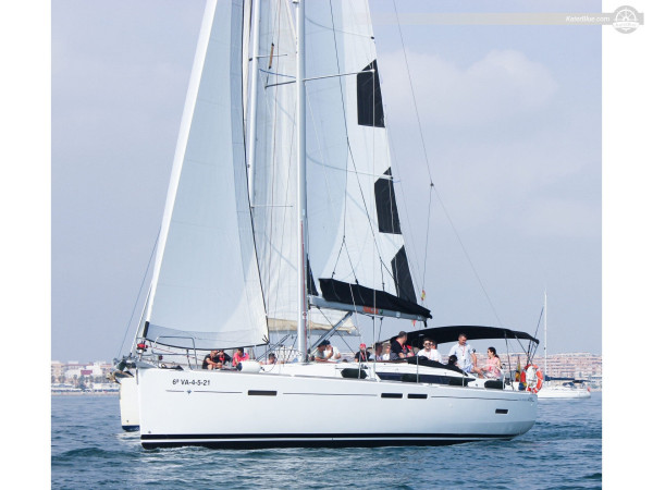 A Magnificent Jeanneau Sailing Yacht for High Season Cruising Experience in Valencia, Spain