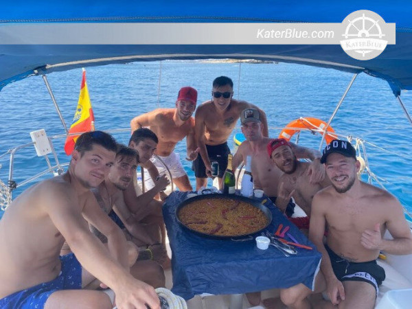 Splendida esperienza di crociera di un'intera giornata a bordo di uno straordinario yacht a vela ad Alicante, in Spagna.