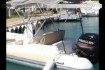 اكتشاف المناظر الطبيعية الجميلة والمتعة قارب كاليجاري-تجربة في نيدري ، اليونان.