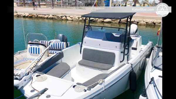 Low Season Water Adventure with Motorboat Beneteau in Alicante, Spain
