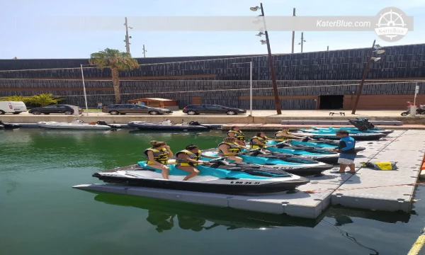 Nauti suurimmasta 1 tunnin kokemuksesta vesiskootterilla ilman lisenssiä Barcelonassa, Espanjassa.