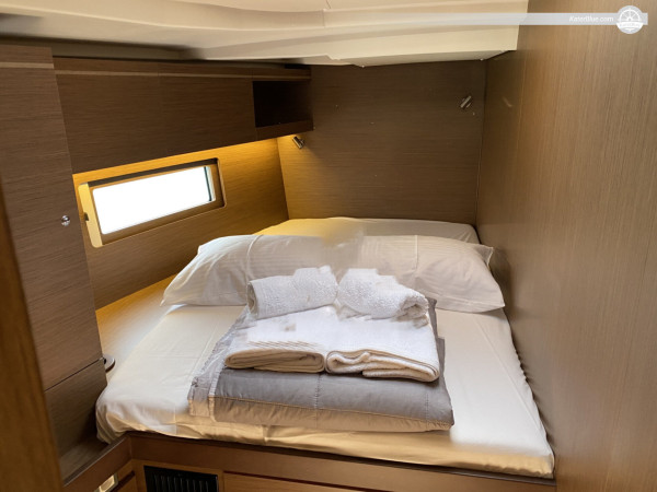 Louez notre élégant voilier à la semaine pour une location privée à Paleo Faliro, en Grèce.