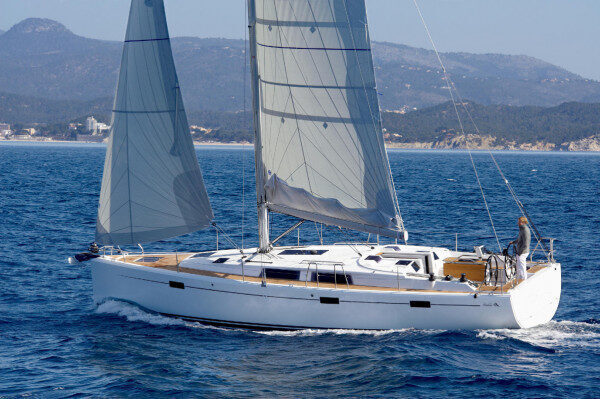 Ideal sail boat charter for 10 passengers in Pontevedra, Spain