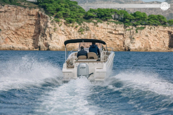 Il motoscafo più comodo per avventure acquatiche a Krk, in Istria, Croazia.