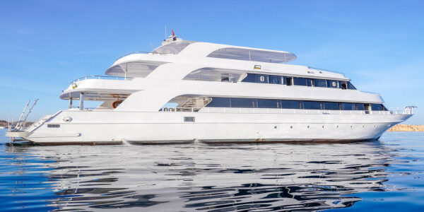 Magnificant Sails with an Amazing Motor Yacht in Egypt