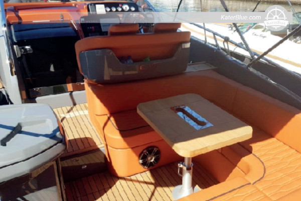 Cruising Experience Motor Yacht Cranchi E 30	Tivat-Montenegro