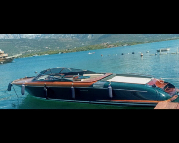 Cruising Experience Motor Yacht Riva Aquariva Tivat-Montenegro