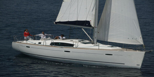 4 cabins sailing yacht Oceanis 43 Athens-Greece