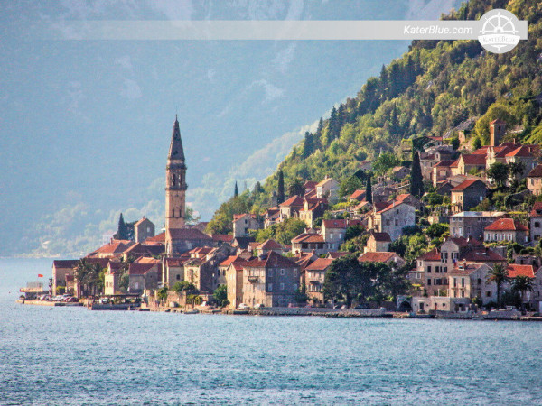 Kotor-Karadağ'da 5 metrelik sürat teknesiyle Perast eski şehrinin harikalarını deneyimleyin.